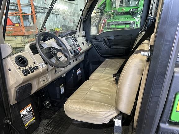 Image of John Deere XUV 835R Image 1