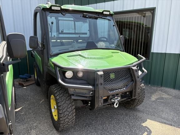Image of John Deere XUV 835R equipment image 3