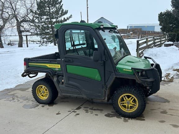 Image of John Deere XUV 835R equipment image 1