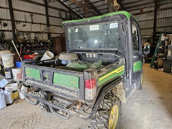 Image of John Deere XUV 835R equipment image 4