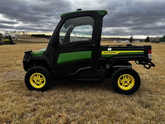 Image of John Deere XUV 835R equipment image 2