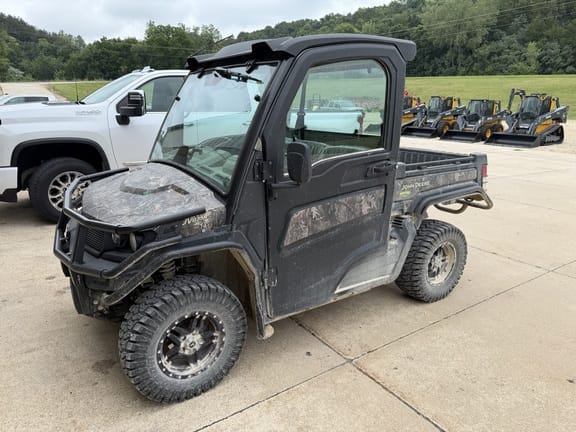 2024 John Deere XUV 835R Equipment Image0