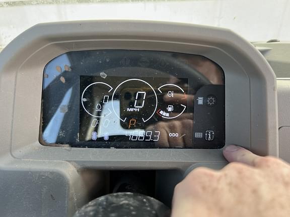 Image of John Deere XUV 835R equipment image 4