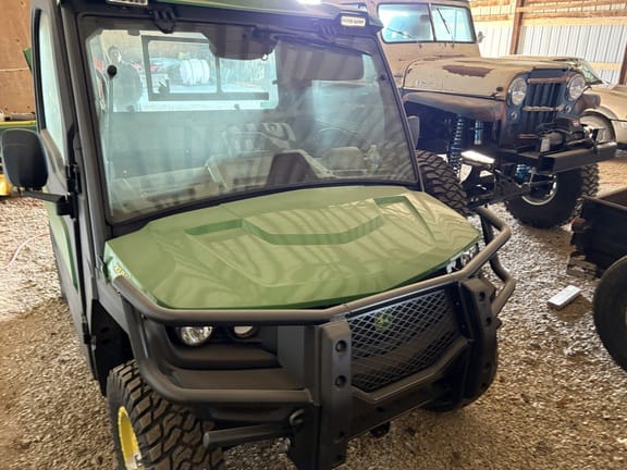 2024 John Deere XUV 835R Equipment Image0