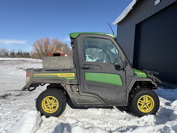 Image of John Deere XUV 835R equipment image 3