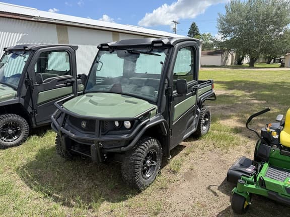 Image of John Deere XUV 835R equipment image 2