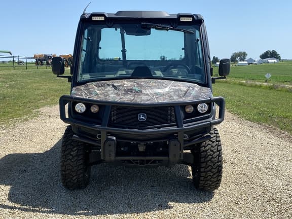 Image of John Deere XUV 835R equipment image 1