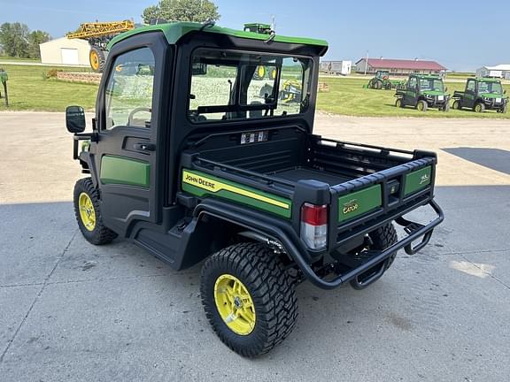 Image of John Deere XUV 835R equipment image 4