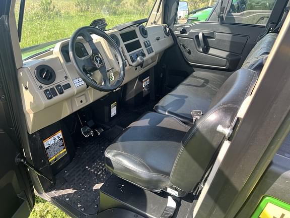 Image of John Deere XUV 835R equipment image 4