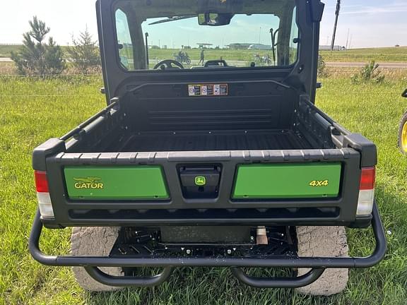Image of John Deere XUV 835R equipment image 3