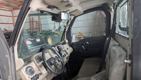 Image of John Deere XUV 835R equipment image 2