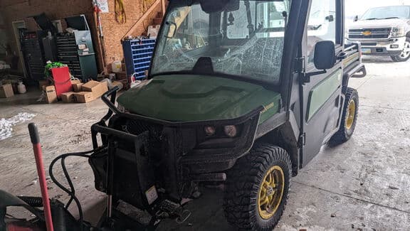 Image of John Deere XUV 835R equipment image 1