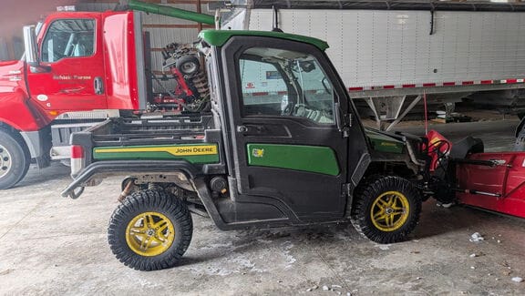 2024 John Deere XUV 835R Equipment Image0