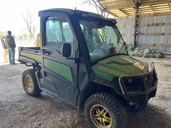 Image of John Deere XUV 835R equipment image 1