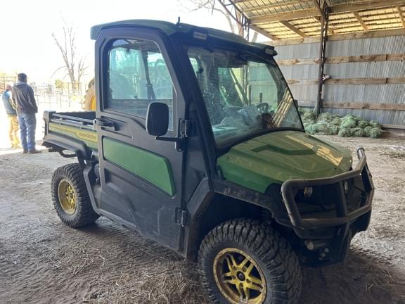 Image of John Deere XUV 835R equipment image 1