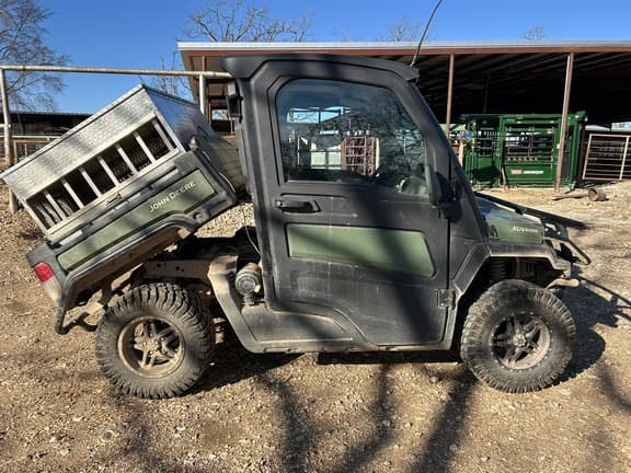 Image of John Deere XUV 835R equipment image 1