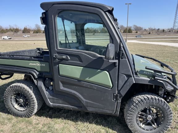 Image of John Deere XUV 835R equipment image 1
