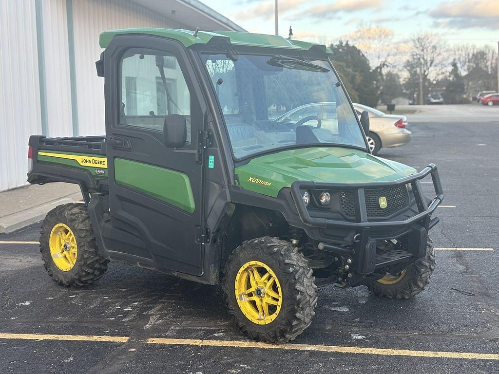 Image of John Deere XUV 835R Primary image