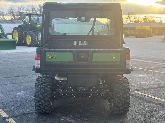 Image of John Deere XUV 835R equipment image 4