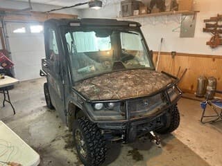 Image of John Deere XUV 835R equipment image 1