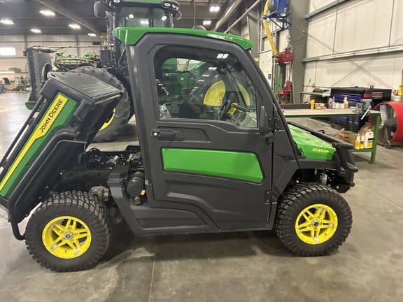 Image of John Deere XUV 835R equipment image 1