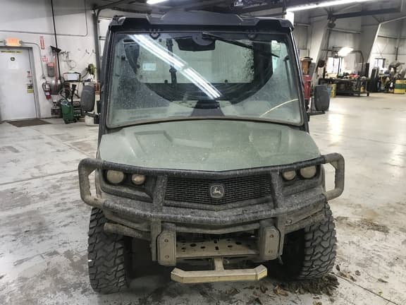 Image of John Deere XUV 835R equipment image 1