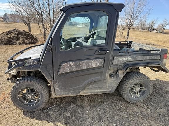 Image of John Deere XUV 835R equipment image 1