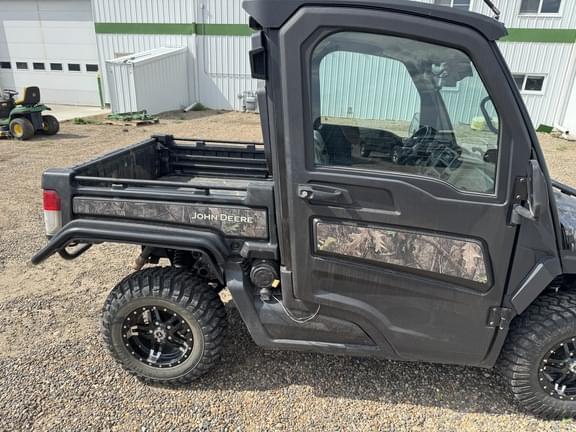 Image of John Deere XUV 835R equipment image 1