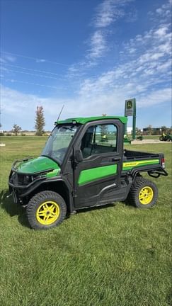 2024 John Deere XUV 835R Equipment Image0