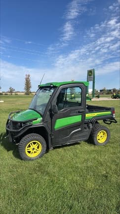 Image of John Deere XUV 835R equipment image 1