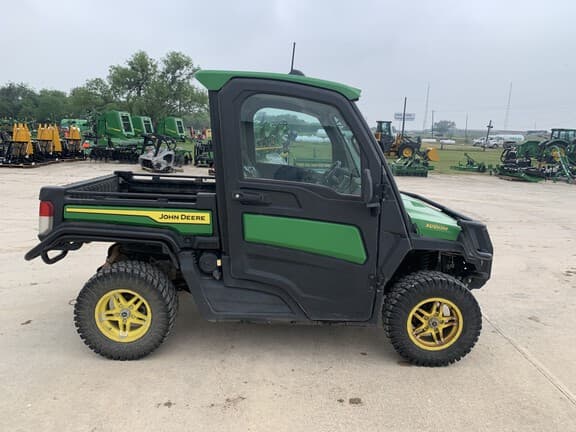 Image of John Deere XUV 835R equipment image 1