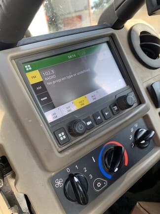 Image of John Deere XUV 835R equipment image 4