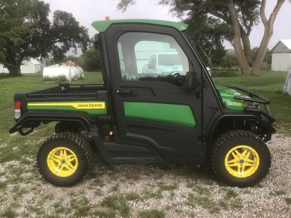 Image of John Deere XUV 835R equipment image 1
