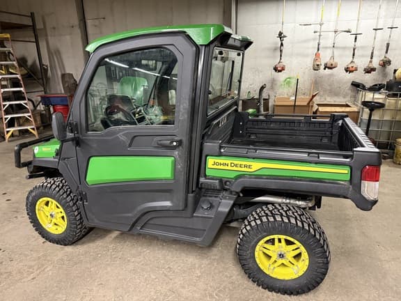 Image of John Deere XUV 835R equipment image 1
