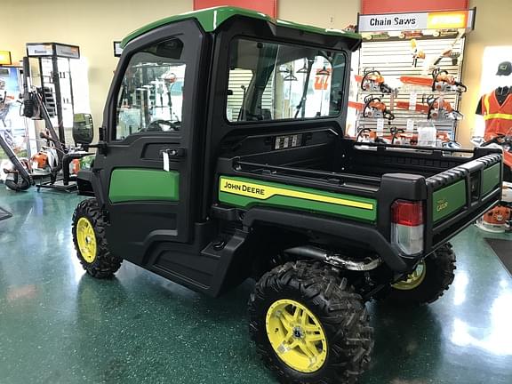 Image of John Deere XUV 835R equipment image 3