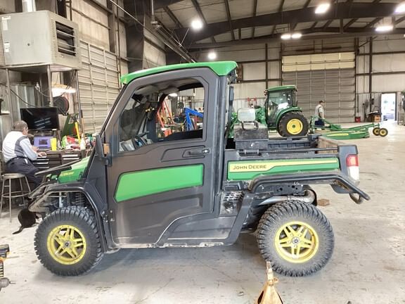 2024 John Deere XUV 835R Equipment Image0