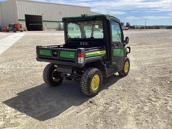 Image of John Deere XUV 835R equipment image 2