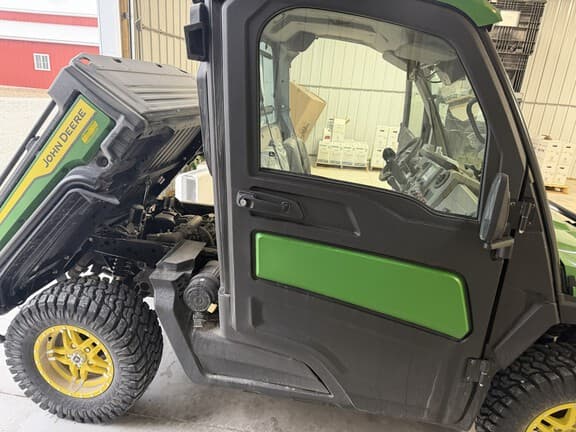 Image of John Deere XUV 835R equipment image 2