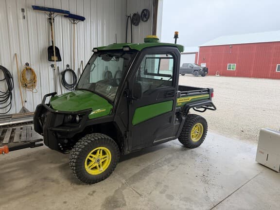 Image of John Deere XUV 835R equipment image 1