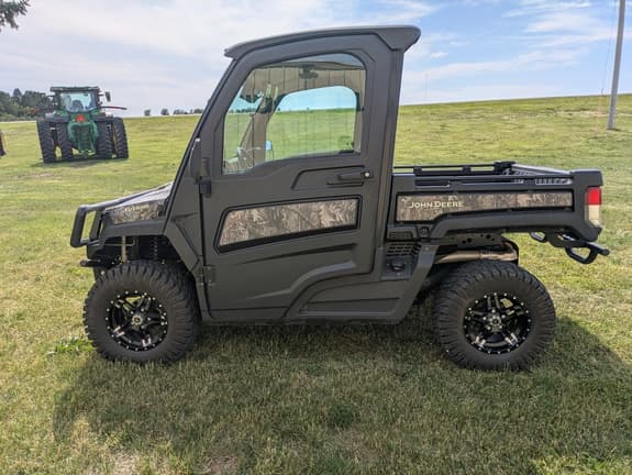 Image of John Deere XUV 835R equipment image 1