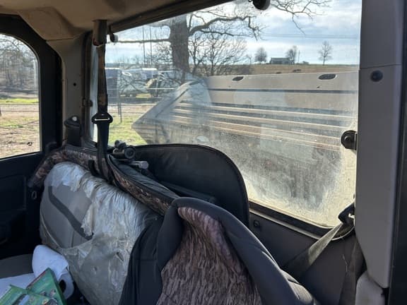 Image of John Deere XUV 835R equipment image 4