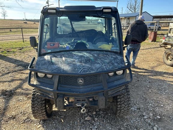 Image of John Deere XUV 835R equipment image 1