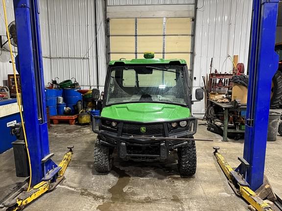 Image of John Deere XUV 835R equipment image 1