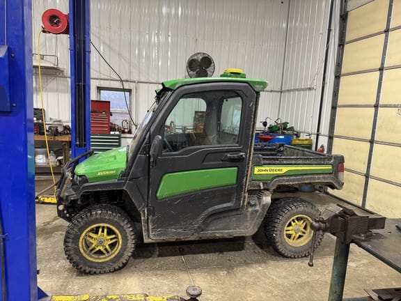 2024 John Deere XUV 835R Equipment Image0