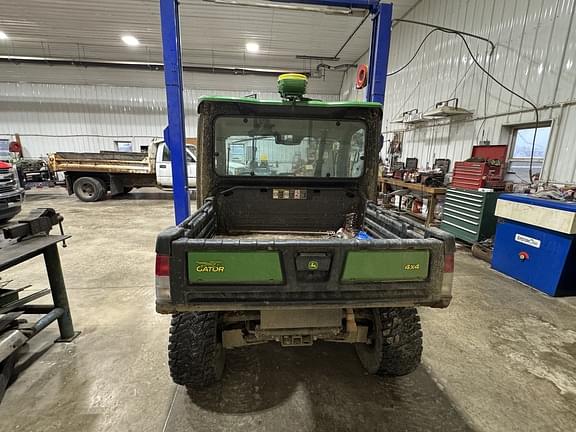 Image of John Deere XUV 835R equipment image 3