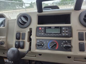 Image of John Deere XUV 835R equipment image 4