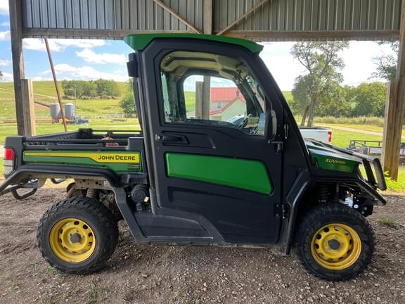 Image of John Deere XUV 835R equipment image 1