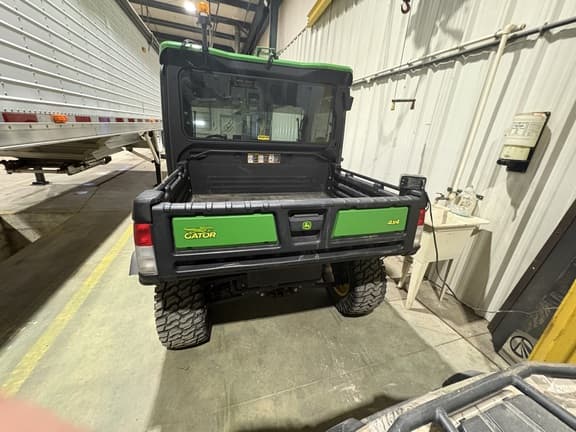 Image of John Deere XUV 835R equipment image 4