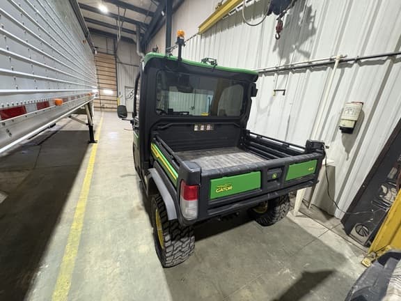 Image of John Deere XUV 835R equipment image 3