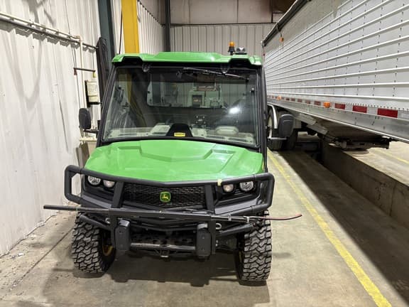 Image of John Deere XUV 835R equipment image 2